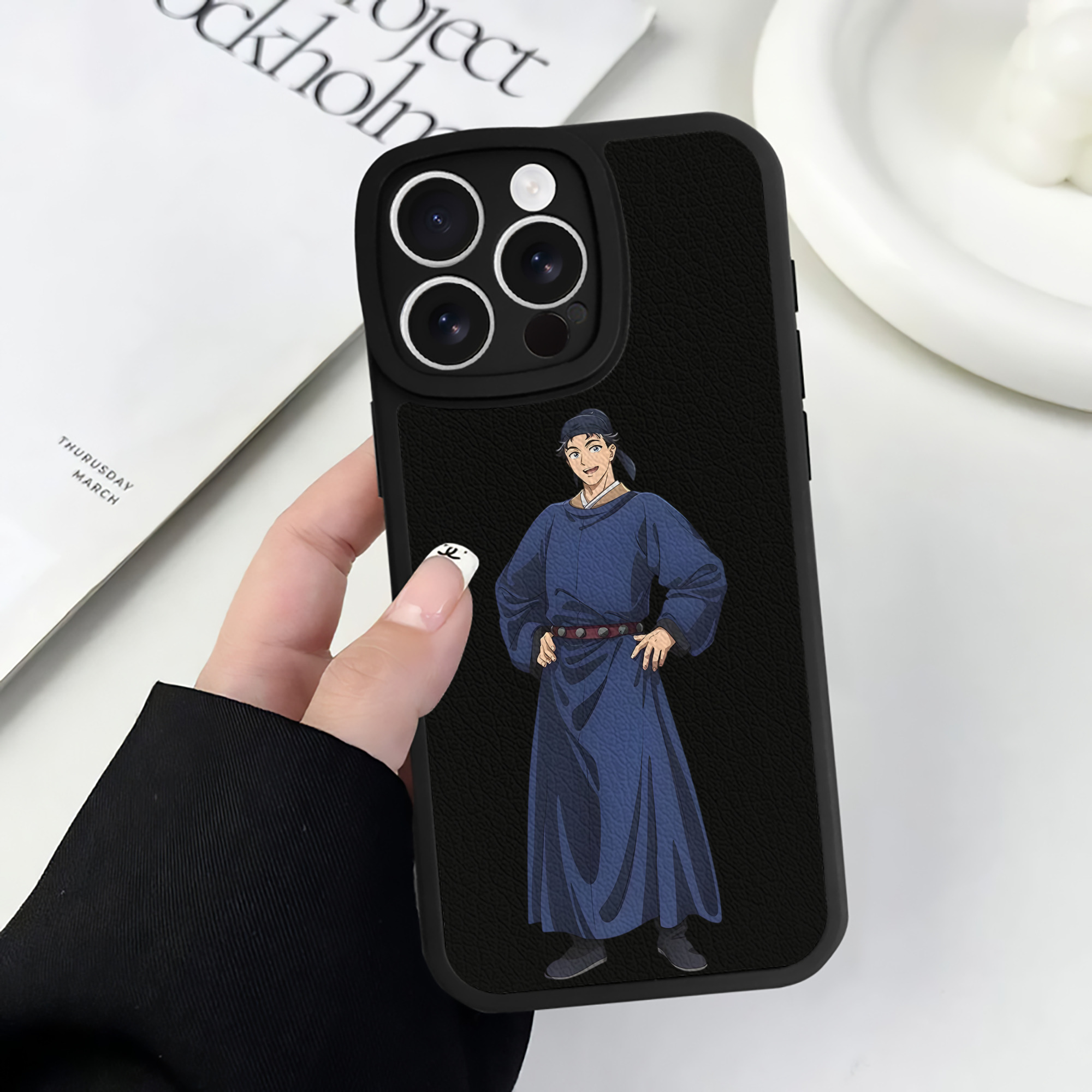 薬屋のひとりごと The Apothecary Diaries 【iPhone 16シリーズ対応】シリコンスマホケース（レザー調） 材質：シリコン